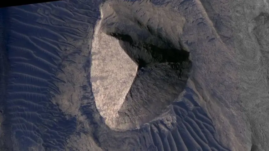 تشكيلات صخرية غامضة على المريخ تشبه الأهرامات تثير حيرة العلماء