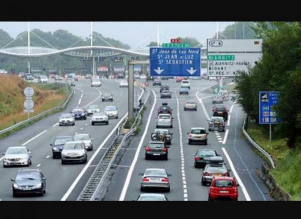 زوجان ينسيان طفلتهما في استراحة على الطريق السريع