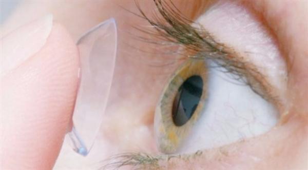 أيهما أفضل.. العدسات اللاصقة اللينة أم الصلبة؟