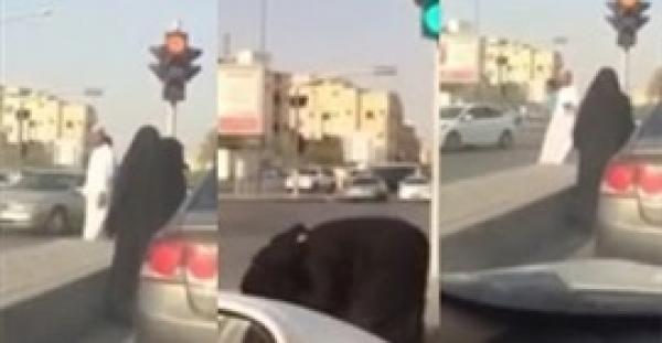 بالفيديو.. «خناقة» حامية بين متسولتين منتقبتين في الشارع !