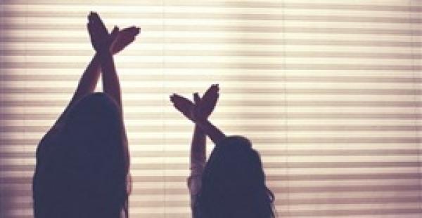 دراسة: الأمهات يفسدن بناتهن والآباء يفسدون الذكور