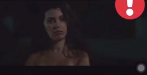 بالفيديو: تعري فنانة مغربية يغضب جمهورها ويثير ضجة بمواقع التواصل الإجتماعي