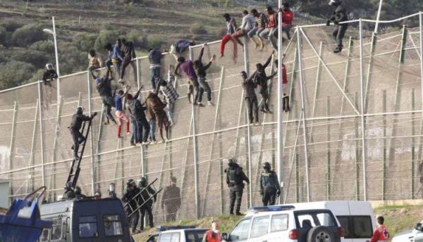 السلطات المغربية تمنع اقتحامات جديدة لثغر سبتة المحتل