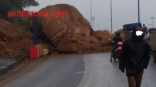انهيار جزء من جرف رملي بطريق ضواحي مدينة القنيطرة