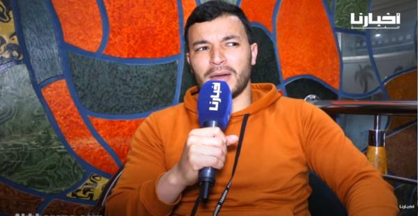 المعلق المغربي آيت علي يكشف سبب مغادرته قناة الكأس القطرية ويتحدث عن مستوى معلقي البطولة الوطنية