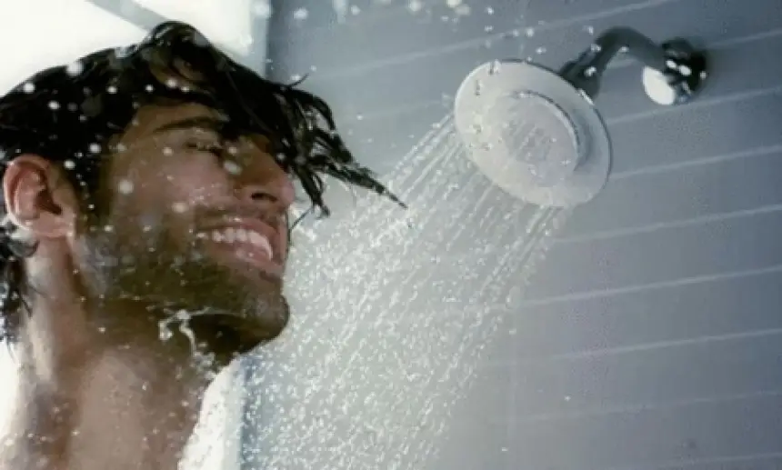 الاستحمام صباحا أم مساء.. أيهما يدعم نظافتك وصحتك أكثر؟