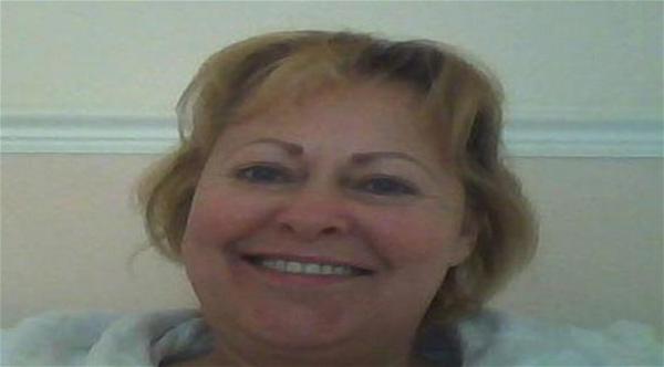 كلبان أليفان ينهشان جثة صاحبتهما في منزلها