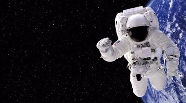 3 رواد فضاء يستعدون للهبوط بعد رحلة دامت 173 يوماً