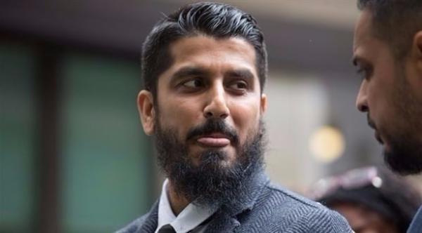 رفض إعطاء كلمة مرور هاتفه لشرطة بريطانيا فأدين بالإرهاب