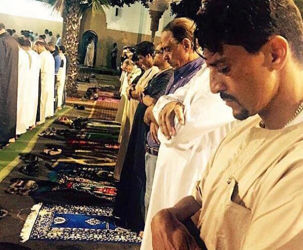 سعيد التغماوي يصلي التراويح ، و هذا ما قاله لمنتقدي الصورة