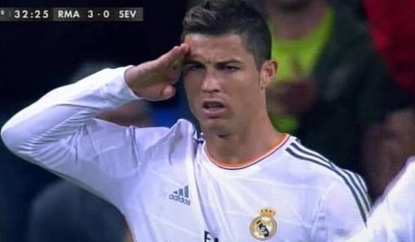 رونالدو يرد على بلاتر ب"تحية عسكرية" 