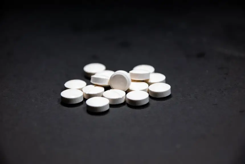 تلميذة في السادس الابتدائي توزّع أقراصاً منوِّمة على زملائها وتثير استنفاراً داخل مؤسسة تعليمية