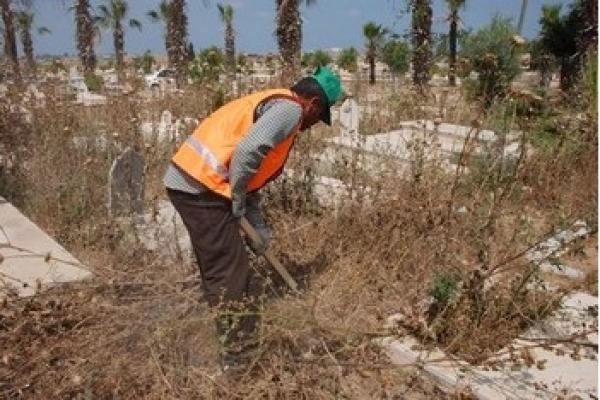 السمسرة تنتقل إلى القبور : حفار  يستبدل قبر رضيع لدفن ميت آخر مكانه مقابل المال