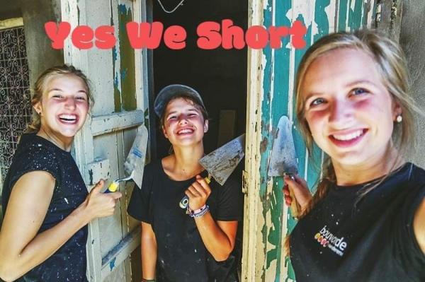 شباب يطلقون مبادرة ضد دعاة العنف والكراهية بالمغرب ويرتدون سراويل قصيرة تضامنا مع الشابات البلجيكيات