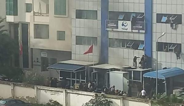 تونس.. حريق بالمقر الرئيسي لحركة النهضة يخلف مقتل شخص وإصابة 18 آخرين