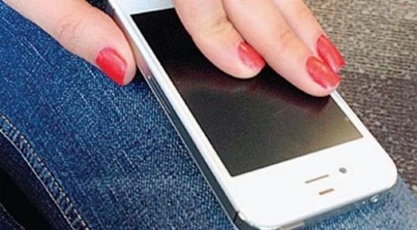 ألواح بحجم "البرغوث" تثبت داخل نسيج الملابس لشحن الأجهزة الإلكترونية