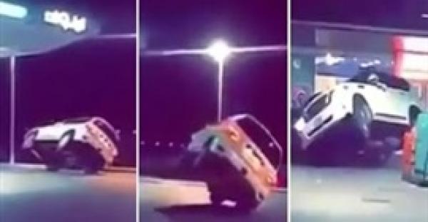 بالفيديو.. شاهد ماذا حدث لشاب متهور يقود سيارته على إطارين في دبي