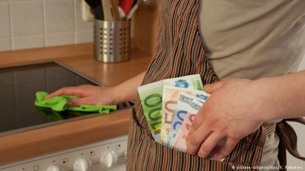 عاملة تنظيف تسرق أموالا وأشياء ثمينة بـ 400 ألف يورو