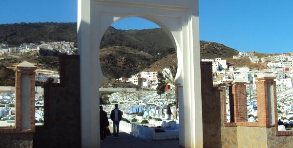 متطرفون يمنعون المواطنين من زيارة المقابر لهذا السبب!