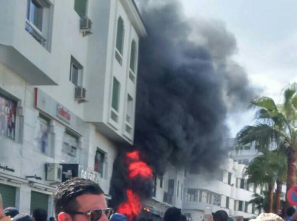 هذا السبب وراء الحريق المهول المندلع بأحد المتاجر وسط مدينة تطوان