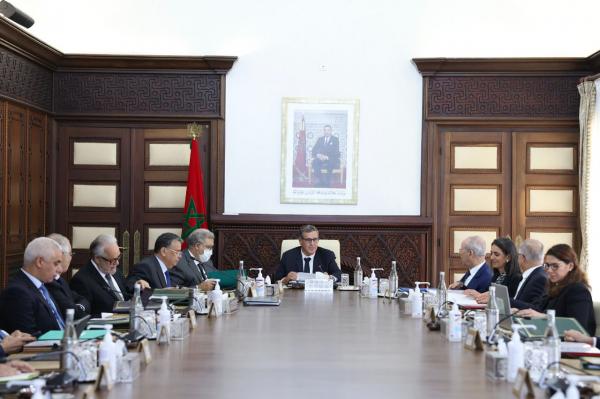 الحكومة تصادق على مشروع مرسوم يُحدد شروط استعمال أجهزة قد تلحق الضرر بصحة الأجراء