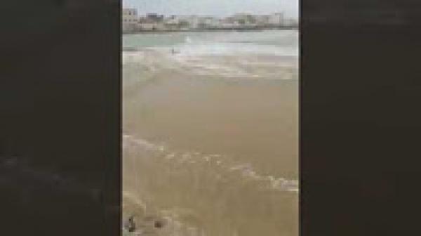 اللحظات الأولى لميني تسونامي بمرتيل