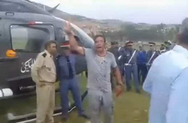 محاصرة المروحية التي تقل الوفد الوزاري الى كتامة من طرف محتجين