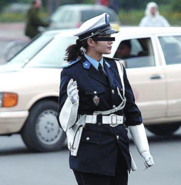 خطير ... مهاجر مغربي يجر شرطية بسيارته بعدما أوقفته لارتكابه مخالفة مرورية