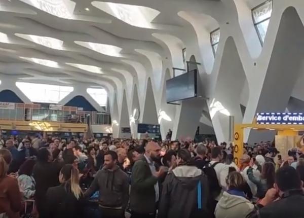 مسافرون وسياح عالقون في مطار مراكش بعد توقيف جميع الرحلات الأوربية !!