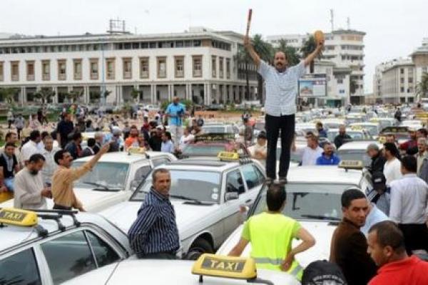 أرباب النقل الطرقي يعدون لإضراب عام احتجاجا على رفع أسعار المحروقات