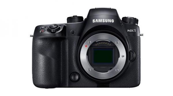 سامسونغ تطلق الكاميرا NX1 متغيرة العدسة بتقنية 4K
