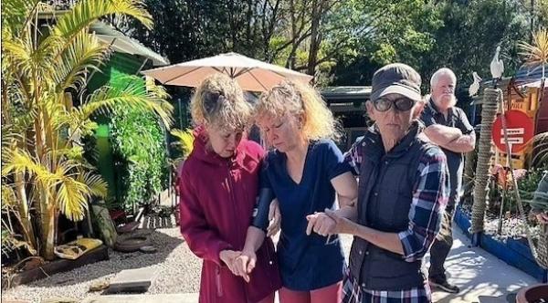 اتصال هاتفي يتسبب في دخول  امرأة المستشفى بحالة خطرة