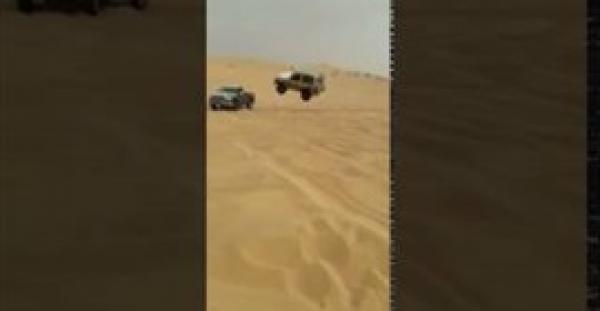 بالفيديو.. حادث مروع بسبب تهور شابين سعوديين