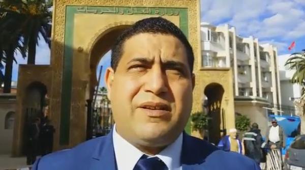 الهيني من معتصمه: تصريحات الرميد تعني انهيار دستور الدولة وقتل القضاء