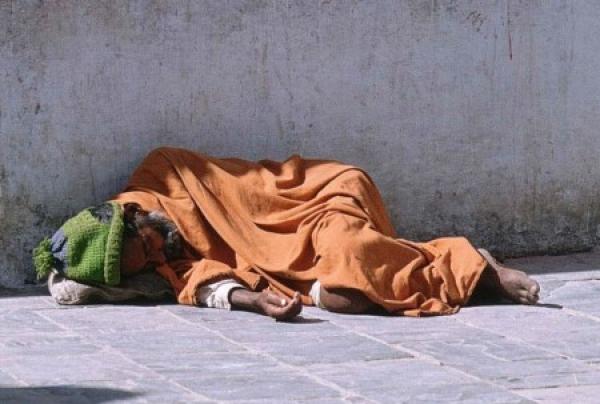 الأمن يوقف شخصين إعتديا على متشرد بالضرب والجرح المفضي للموت