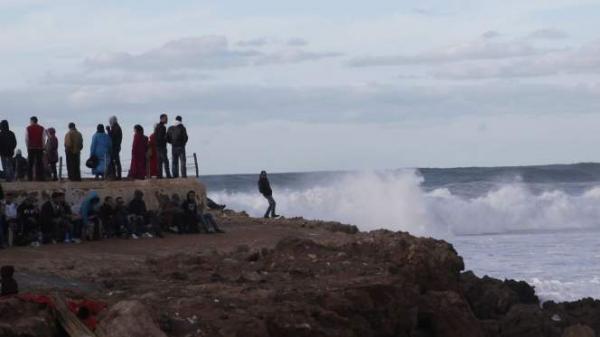 وفاة مؤلمة لشاب بشاطئ أشقار بطنجة بسبب "سخونية الراس"