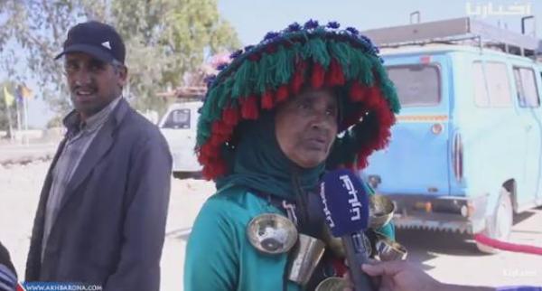 أول امرأة “كَرَّابة” فالمغرب تحكي لماذا اختارت هذه المهنة وكيف يتعامل معها المواطنون