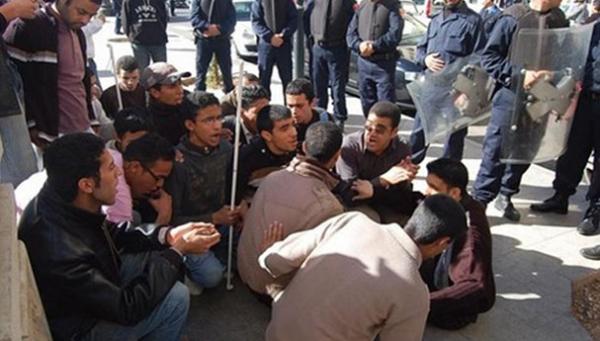 المعطلون المكفوفون يصرون على مواصلة الاحتجاج في وجه بنكيران للمطالبة بالتوظيف المباشر