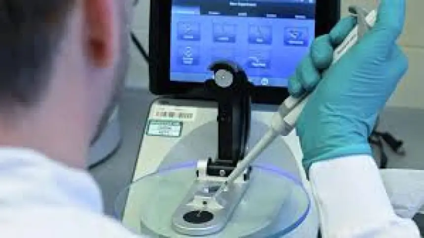 علماء روس يبتكرون جهازا يكشف السرطان بدقة عالية