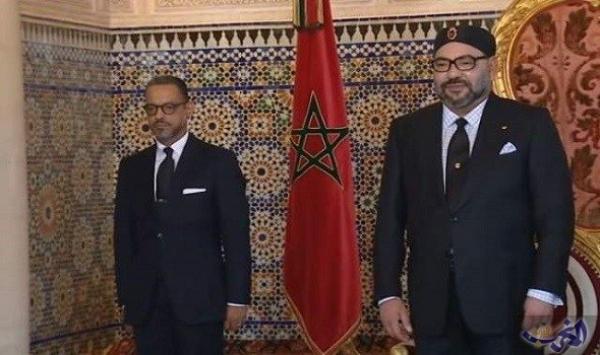 من يكون الشخص الذي وقف بجوار الملك في حفل استقبال الوزراء مؤخرا؟