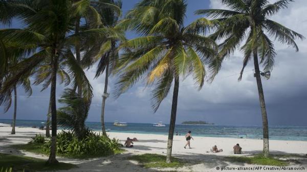 حجر صغير أو حفنة رمل قد تقود إلى غياهب السجون