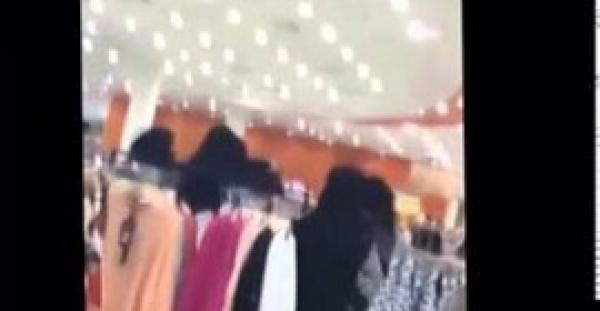 بالفيديو.. مشاجرة بالأيدي بين 4 منتقبات على قطعة ملابس