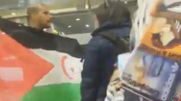 ولد الرشيد يفضح أحد عملاء البوليساريو في المطار