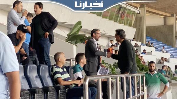 المدرب الجديد للرجاء البيضاوي يتابع مباراة الخضر والنهضة البركانية
