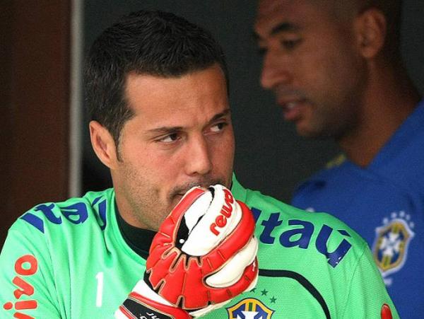 زوجة حارس منتخب البرازيل تتعرض لسرقة مسلحة في فورتاليزا 