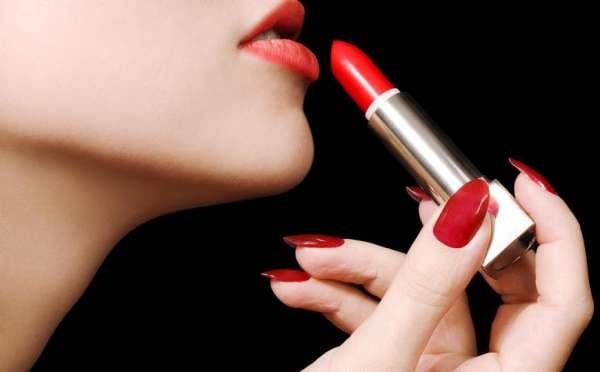 غضب بعد تسمية شركة عالمية لأحمر شفاه على شكل قضيب بـ"المغربي"