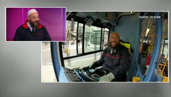 مغربي يوصف بألطف شخص في لندن حسب شهادات المواطنين والصحف البريطانية