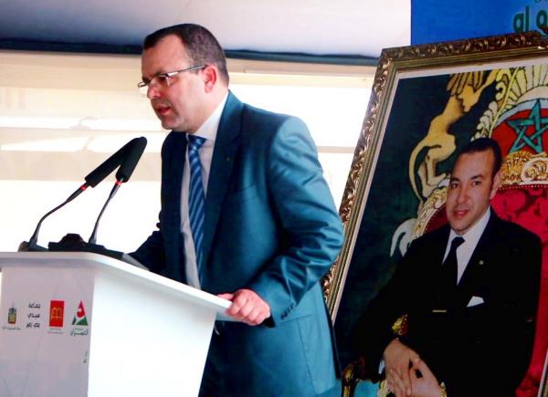 عامل تمارة يستنفر مصالحه للوقوف على "خروقات" فاضحة همت مشروعا ملكيا بالهرهورة افتتح قبل شهر فقط