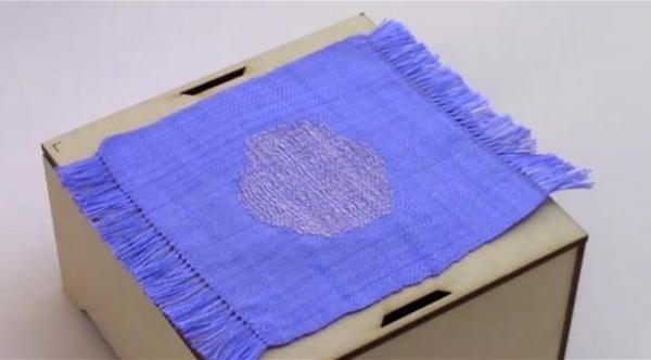 خيوط ذكية تُغير ألوان الملابس في غمضة عين