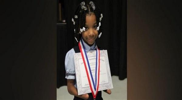 طفلة ولدت بلا يدين تفوز بمسابقة للكتابة